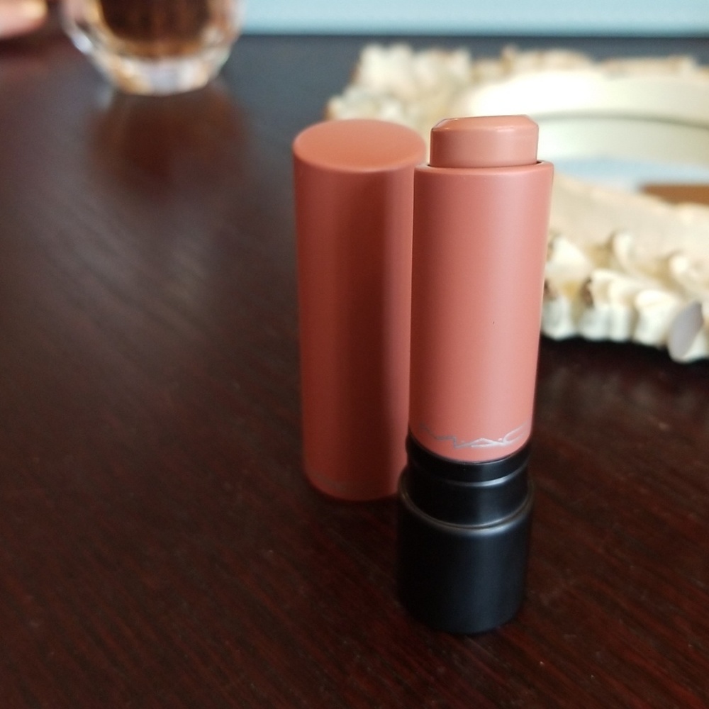 🌟SALE🌟 ⬇️ $14 MAC Liptensity lipstick in Doe